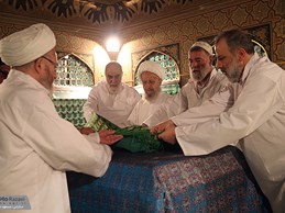 افتخار تشرف و حضور استاد تقوی در آیین غبارروبی روضه منوره رضوی